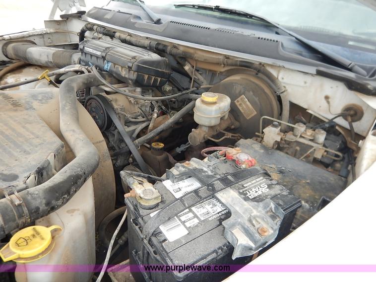 image for item J6392 2001 Dodge Ram 1500 pickup truck