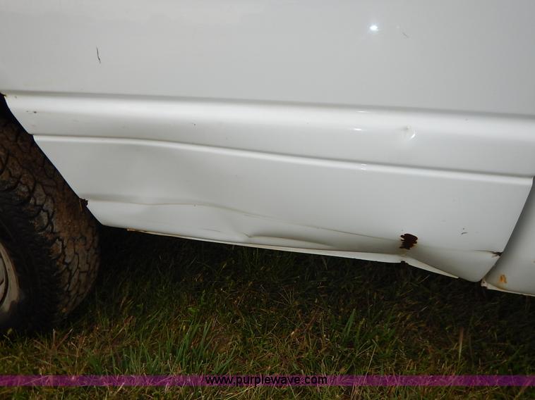image for item J6392 2001 Dodge Ram 1500 pickup truck