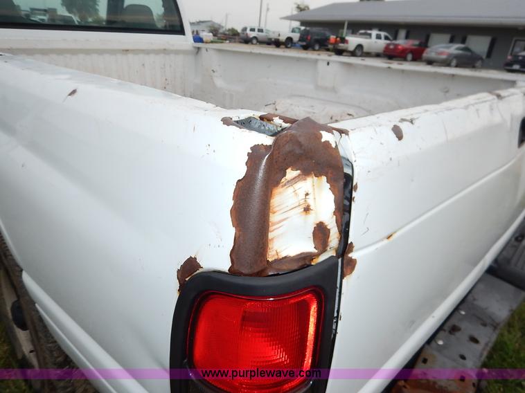 image for item J6392 2001 Dodge Ram 1500 pickup truck