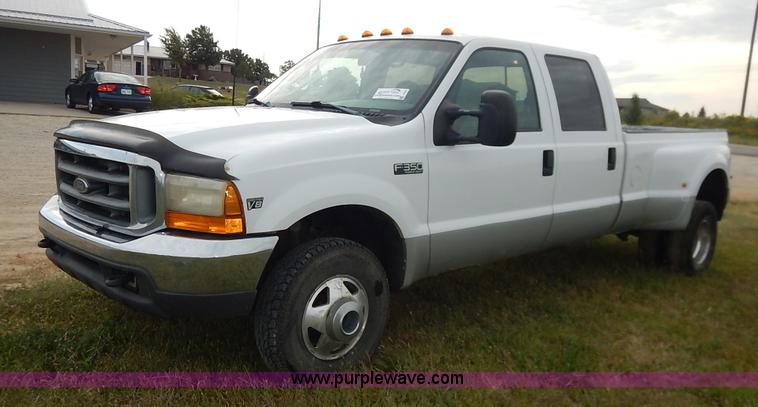 image for item J6393 1999 Ford F350 Super Duty Crew Cab pickup truck