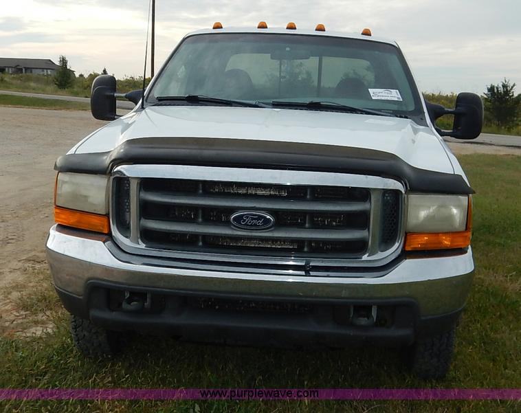 image for item J6393 1999 Ford F350 Super Duty Crew Cab pickup truck