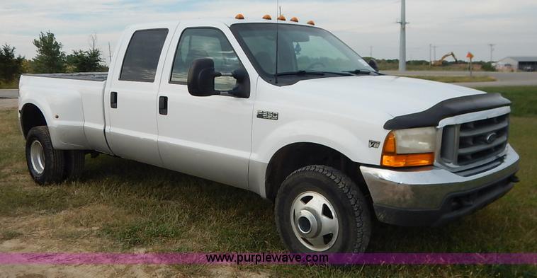 image for item J6393 1999 Ford F350 Super Duty Crew Cab pickup truck