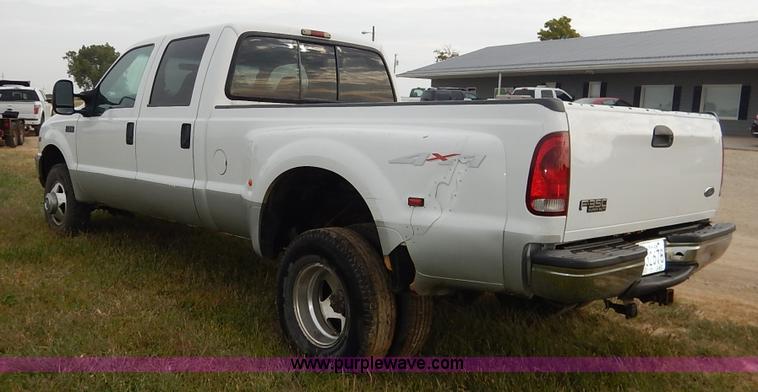 image for item J6393 1999 Ford F350 Super Duty Crew Cab pickup truck