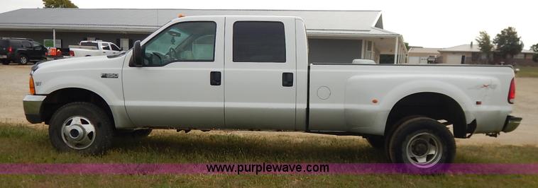 image for item J6393 1999 Ford F350 Super Duty Crew Cab pickup truck