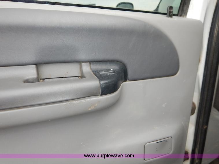 image for item J6393 1999 Ford F350 Super Duty Crew Cab pickup truck