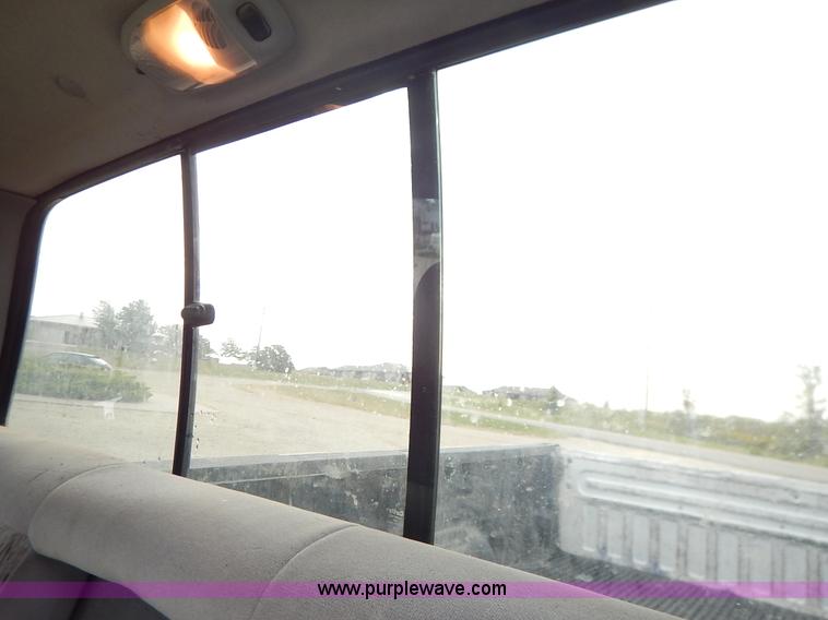 image for item J6393 1999 Ford F350 Super Duty Crew Cab pickup truck