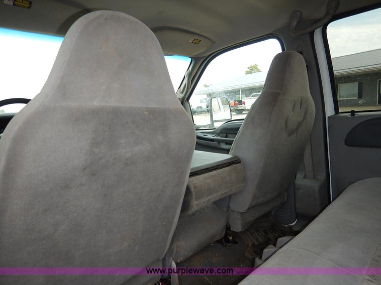 image for item J6393 1999 Ford F350 Super Duty Crew Cab pickup truck