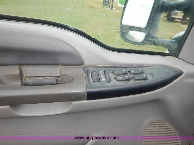 image for item J6393 1999 Ford F350 Super Duty Crew Cab pickup truck