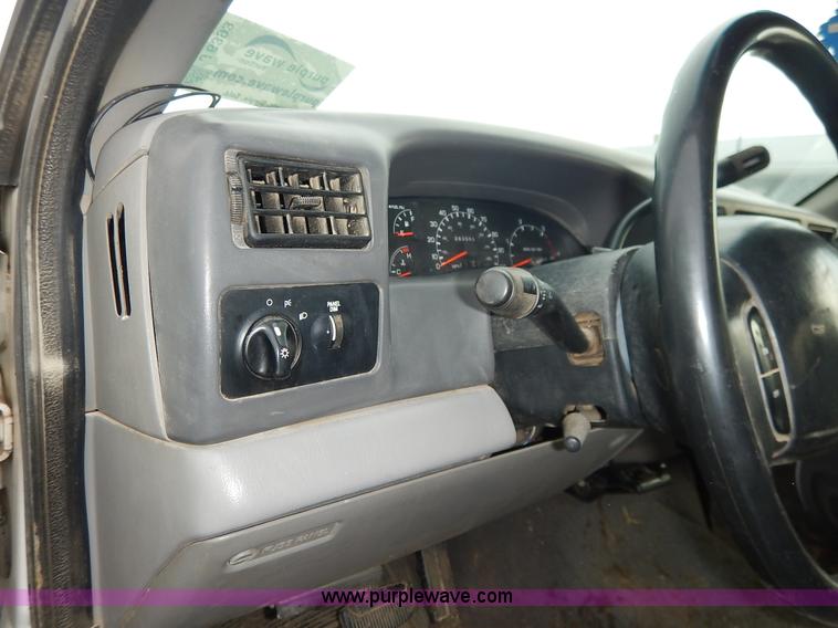 image for item J6393 1999 Ford F350 Super Duty Crew Cab pickup truck