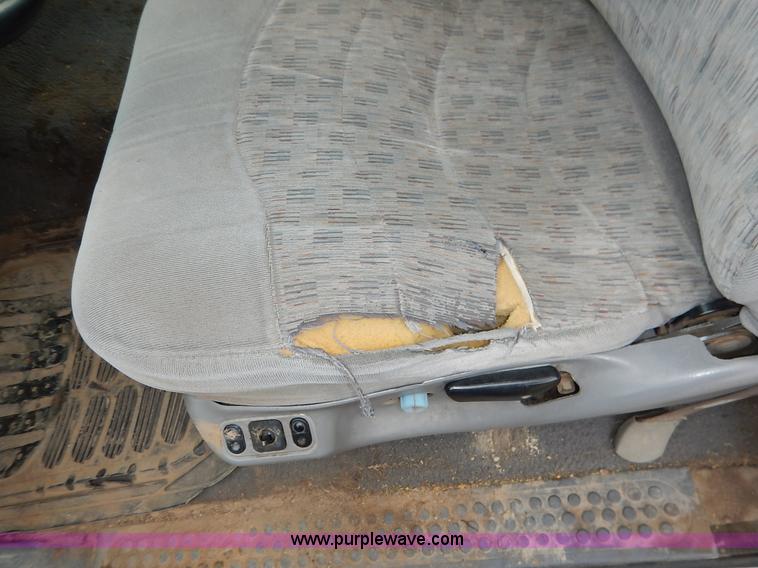 image for item J6393 1999 Ford F350 Super Duty Crew Cab pickup truck