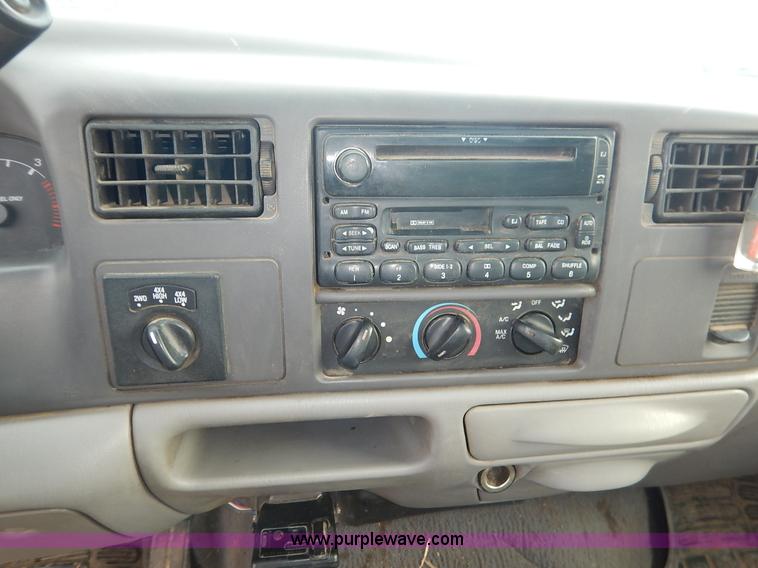 image for item J6393 1999 Ford F350 Super Duty Crew Cab pickup truck