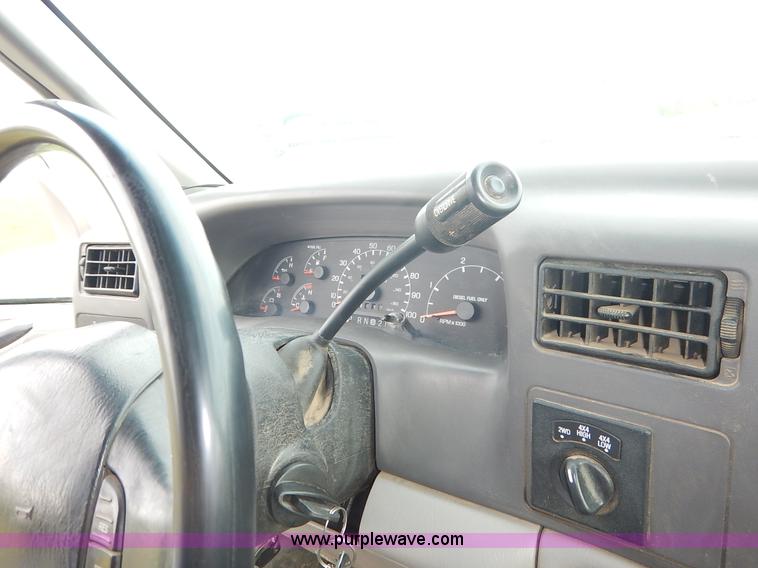 image for item J6393 1999 Ford F350 Super Duty Crew Cab pickup truck