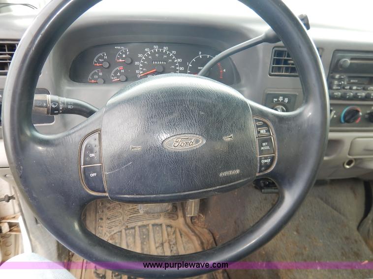 image for item J6393 1999 Ford F350 Super Duty Crew Cab pickup truck