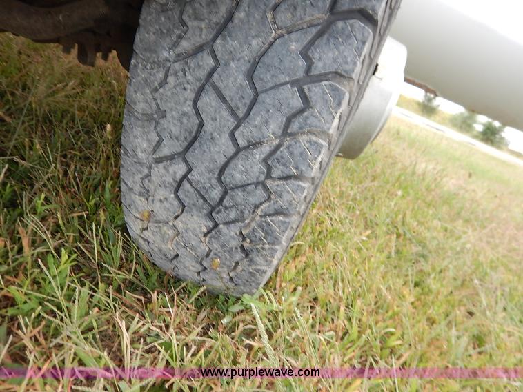 image for item J6393 1999 Ford F350 Super Duty Crew Cab pickup truck