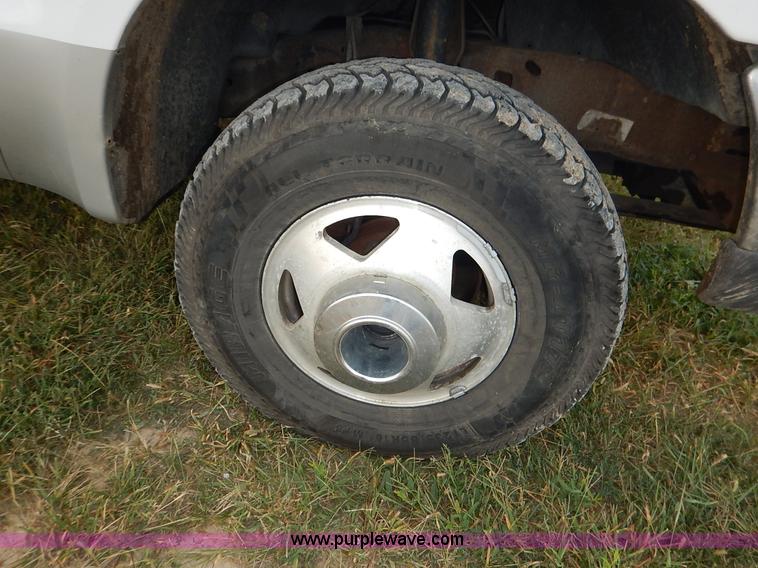 image for item J6393 1999 Ford F350 Super Duty Crew Cab pickup truck