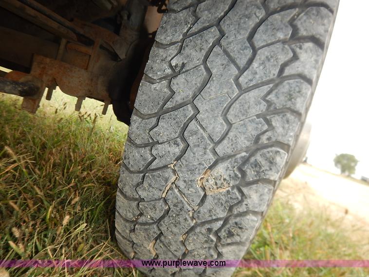 image for item J6393 1999 Ford F350 Super Duty Crew Cab pickup truck