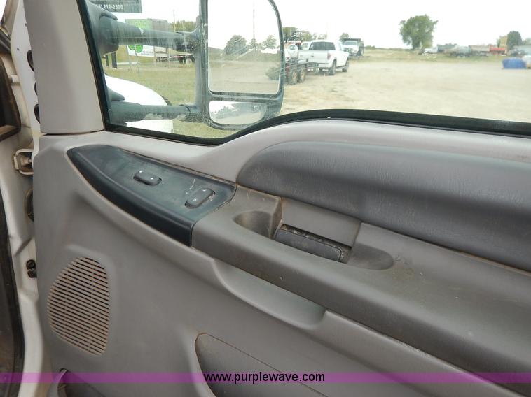 image for item J6393 1999 Ford F350 Super Duty Crew Cab pickup truck