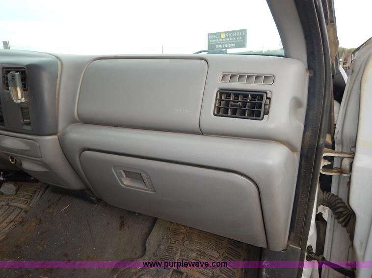 image for item J6393 1999 Ford F350 Super Duty Crew Cab pickup truck