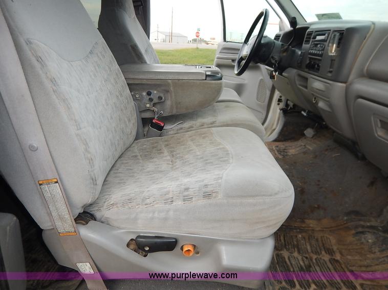 image for item J6393 1999 Ford F350 Super Duty Crew Cab pickup truck