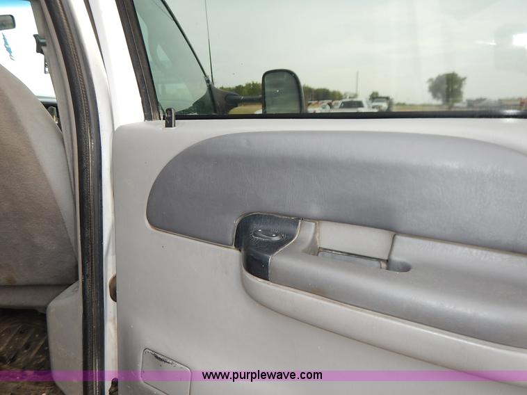 image for item J6393 1999 Ford F350 Super Duty Crew Cab pickup truck