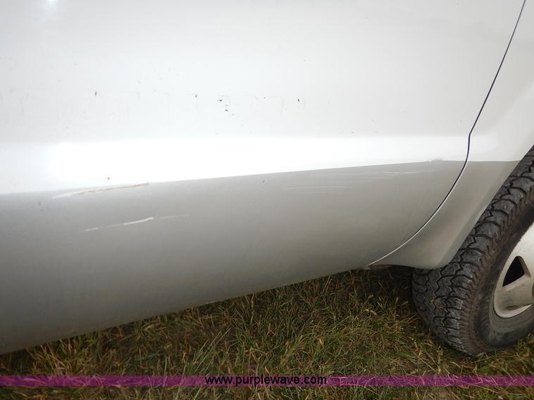 image for item J6393 1999 Ford F350 Super Duty Crew Cab pickup truck