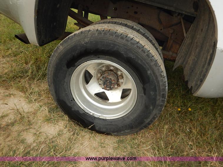 image for item J6393 1999 Ford F350 Super Duty Crew Cab pickup truck