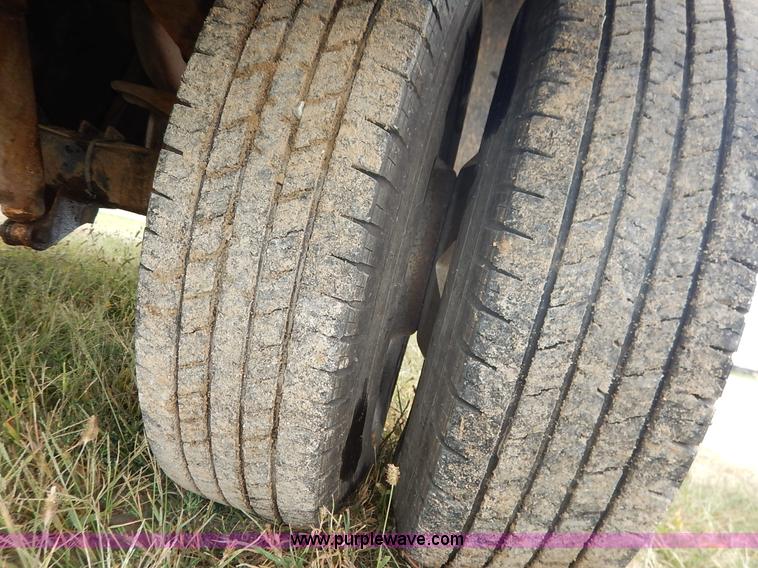 image for item J6393 1999 Ford F350 Super Duty Crew Cab pickup truck