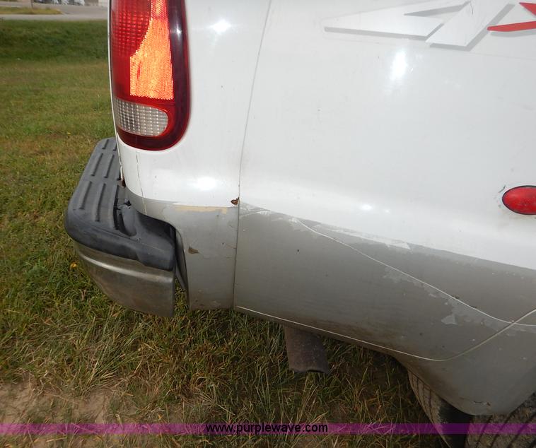 image for item J6393 1999 Ford F350 Super Duty Crew Cab pickup truck