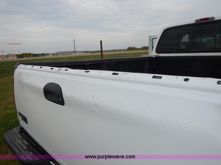 image for item J6393 1999 Ford F350 Super Duty Crew Cab pickup truck
