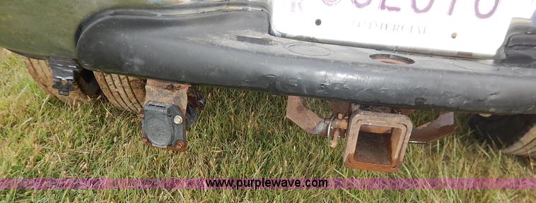 image for item J6393 1999 Ford F350 Super Duty Crew Cab pickup truck