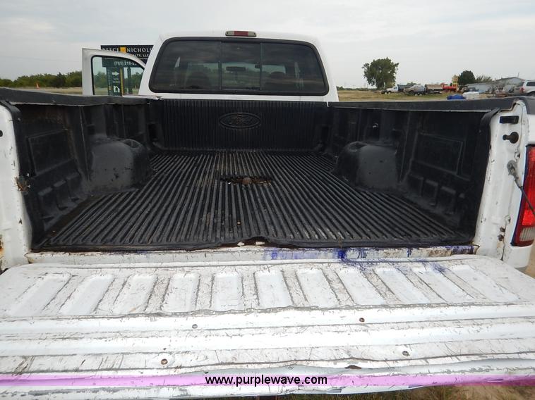 image for item J6393 1999 Ford F350 Super Duty Crew Cab pickup truck
