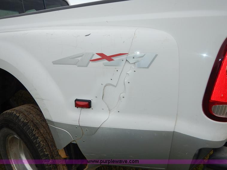 image for item J6393 1999 Ford F350 Super Duty Crew Cab pickup truck