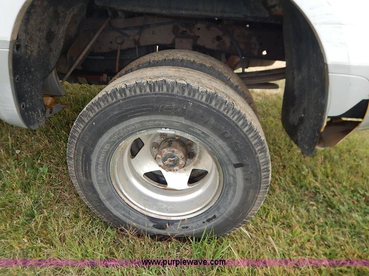 image for item J6393 1999 Ford F350 Super Duty Crew Cab pickup truck