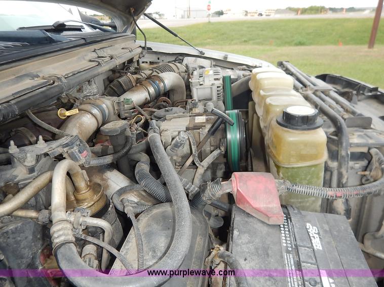 image for item J6393 1999 Ford F350 Super Duty Crew Cab pickup truck