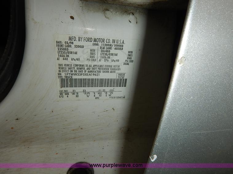 image for item J6393 1999 Ford F350 Super Duty Crew Cab pickup truck