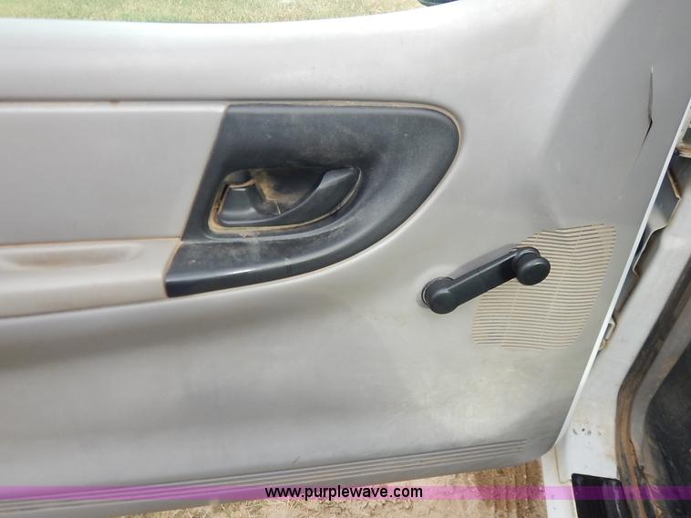 image for item J6395 1999 Ford Ranger pickup truck