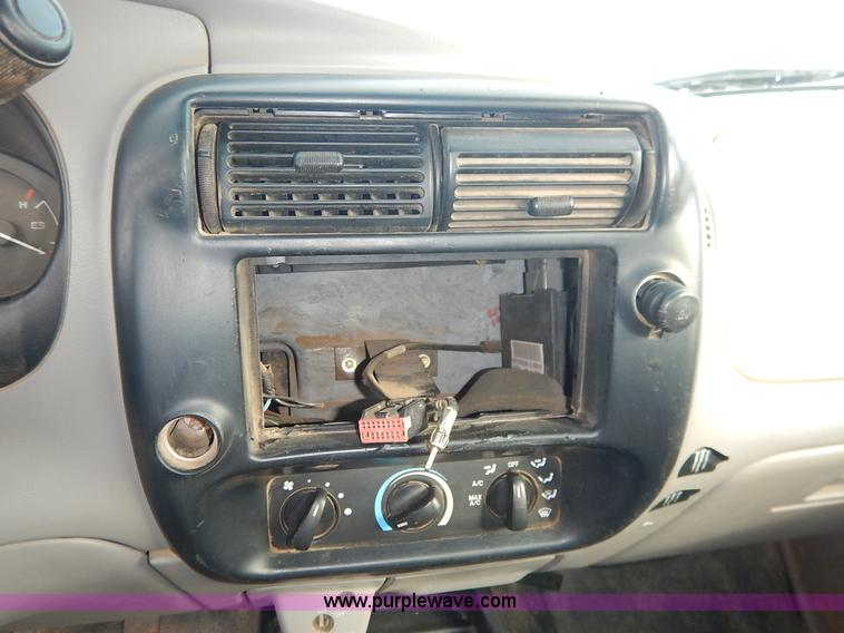 image for item J6395 1999 Ford Ranger pickup truck