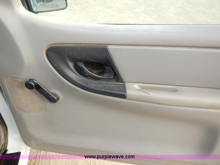 image for item J6395 1999 Ford Ranger pickup truck