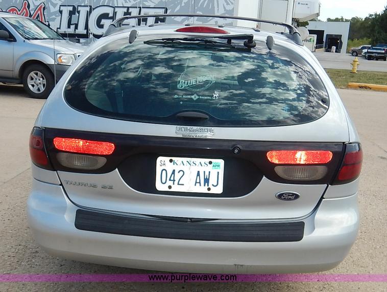 image for item J6452 2004 Ford Taurus Wagon SE