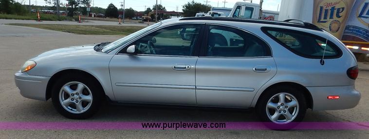 image for item J6452 2004 Ford Taurus Wagon SE