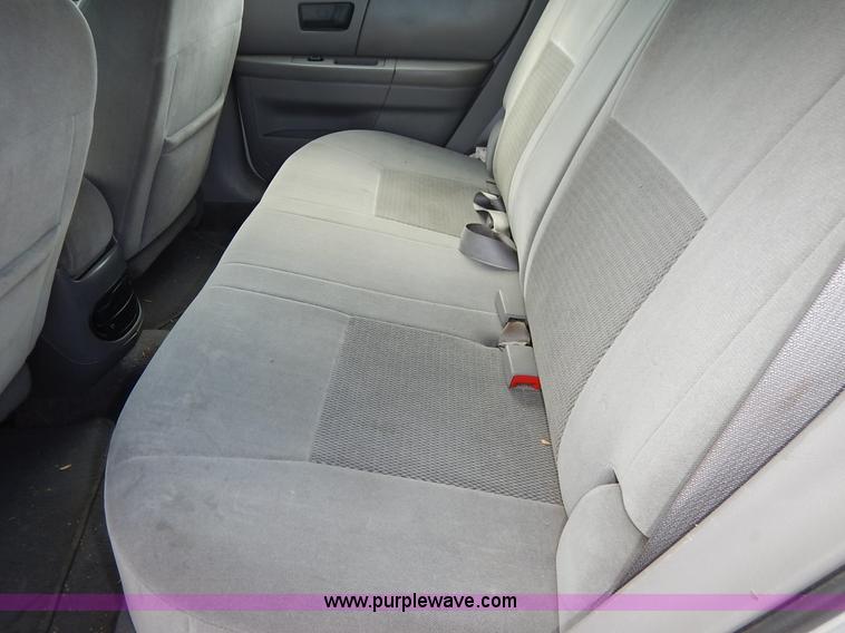 image for item J6452 2004 Ford Taurus Wagon SE