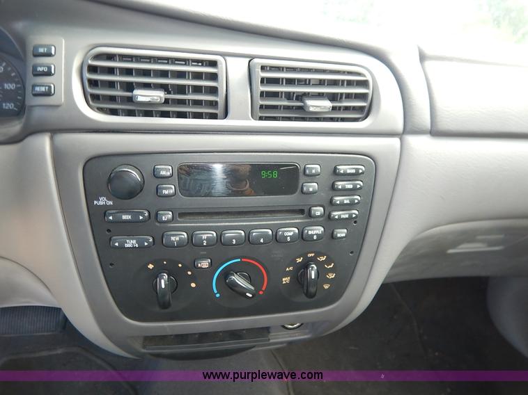 image for item J6452 2004 Ford Taurus Wagon SE