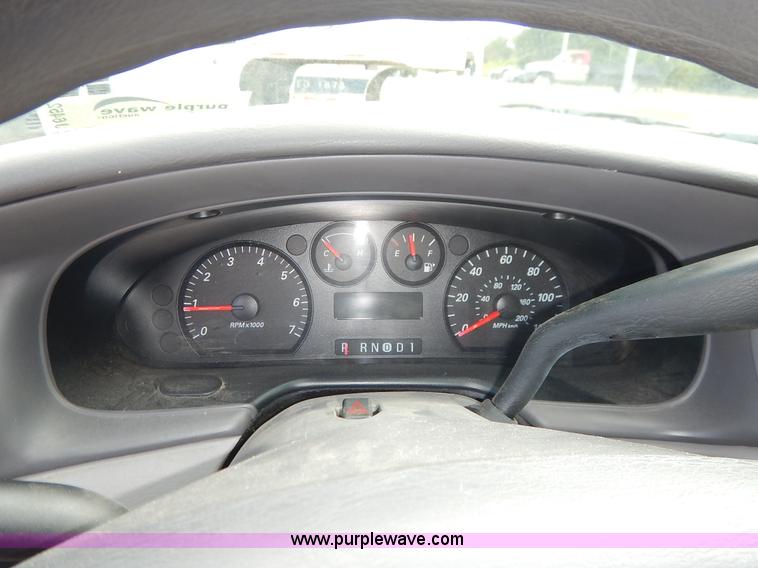 image for item J6452 2004 Ford Taurus Wagon SE