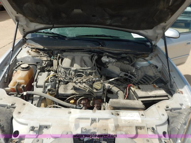 image for item J6452 2004 Ford Taurus Wagon SE