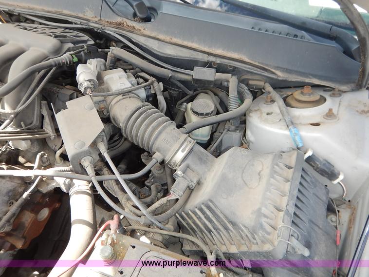 image for item J6452 2004 Ford Taurus Wagon SE