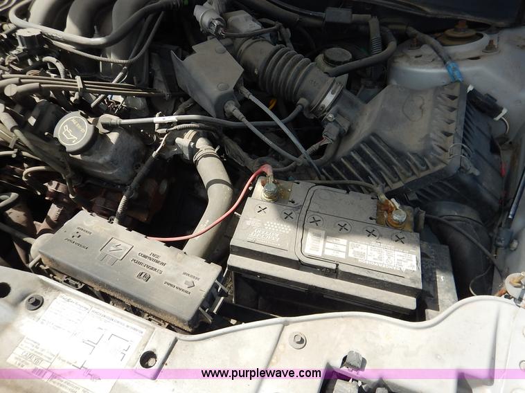 image for item J6452 2004 Ford Taurus Wagon SE