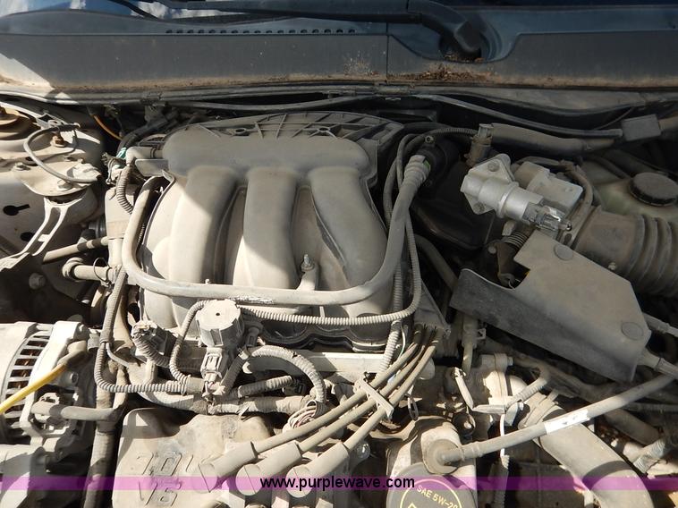 image for item J6452 2004 Ford Taurus Wagon SE