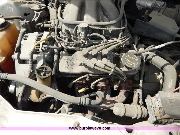 image for item J6452 2004 Ford Taurus Wagon SE