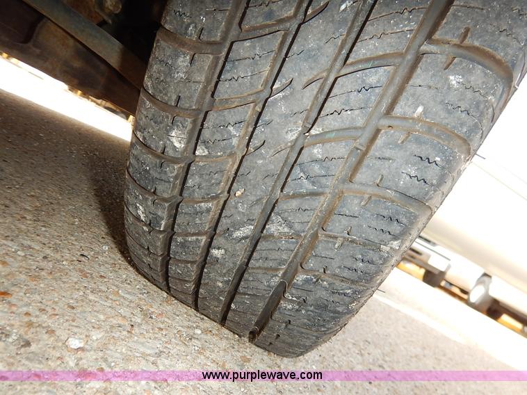 image for item J6452 2004 Ford Taurus Wagon SE