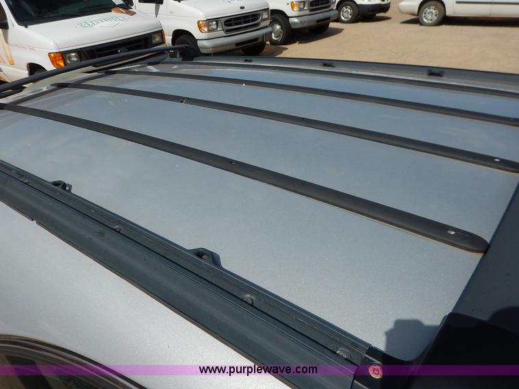 image for item J6452 2004 Ford Taurus Wagon SE